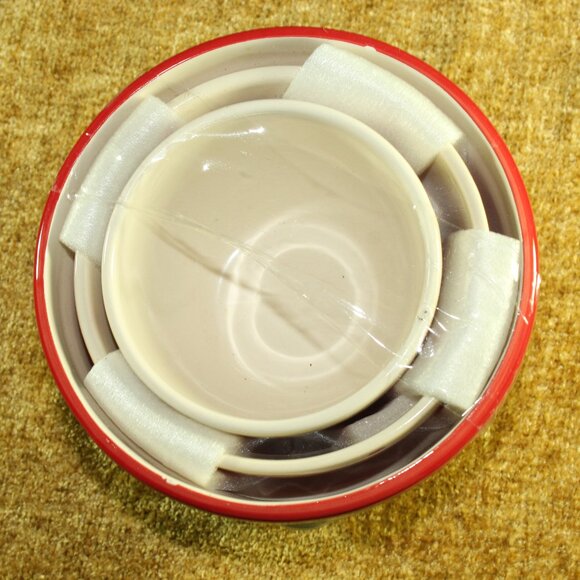 NEW Set of 3 Houseware International Ceramic Nesting Bowls Santa Clause on Front - Picture 2 of 8